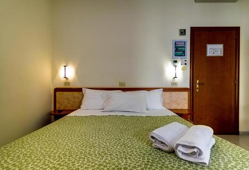 غرفة سوبيريور ثلاثية, Miramare   Silvi Marina