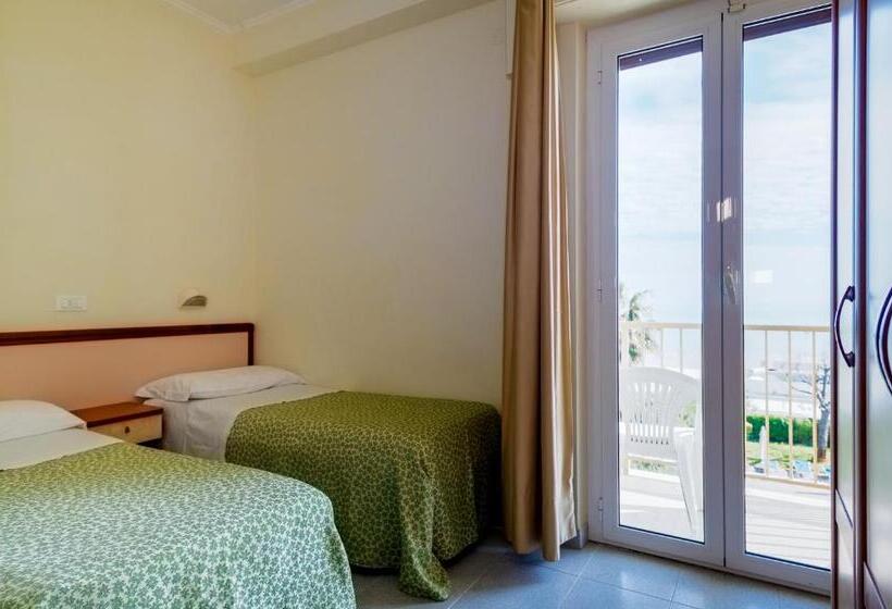 غرفة قياسية رباعية مطلة على البحر, Miramare   Silvi Marina