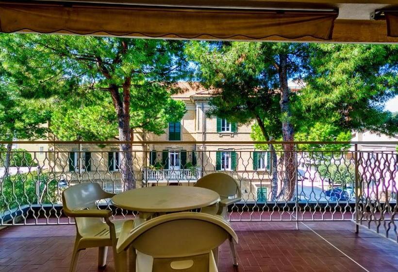 غرفة كلاسيكية ثلاثية, Miramare   Silvi Marina