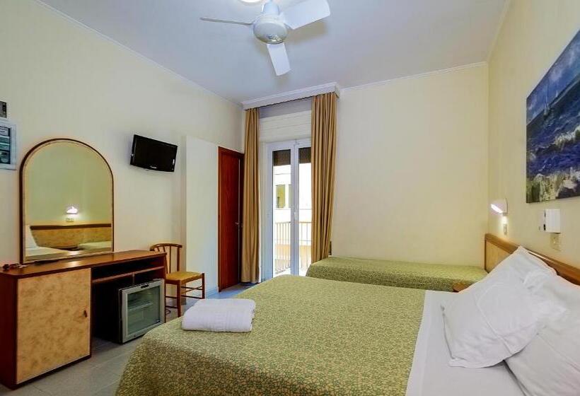 غرفة كلاسيكية ثلاثية, Miramare   Silvi Marina