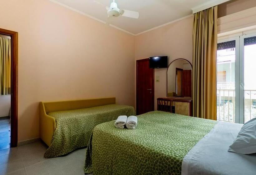 غرفة عائلية مطلّة علي البحر, Miramare   Silvi Marina