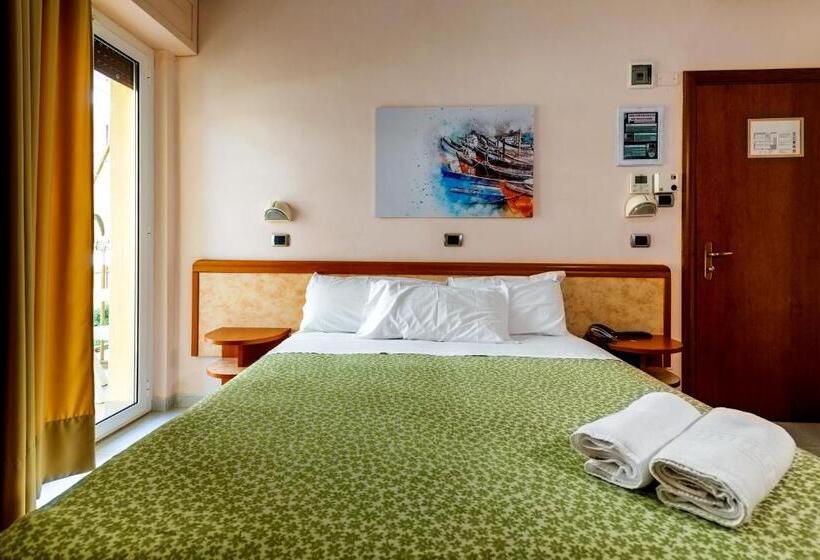 غرفة عائلية مطلّة علي البحر, Miramare   Silvi Marina