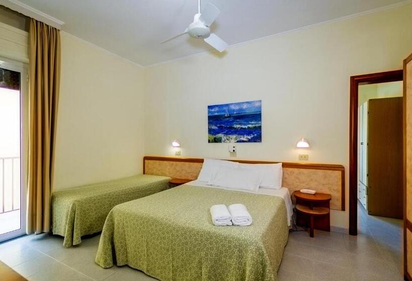 غرفة عائلية مطلّة علي البحر, Miramare   Silvi Marina