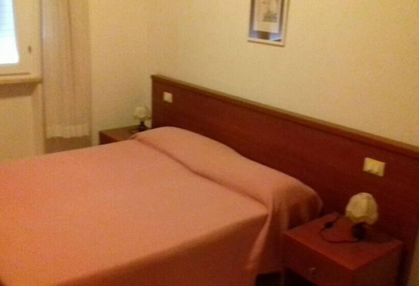 スタンダードトリプルルーム, Villa Liberty Versilia