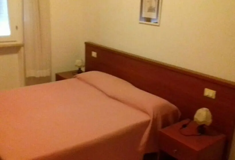 اتاق استاندارد سه نفره, Villa Liberty Versilia