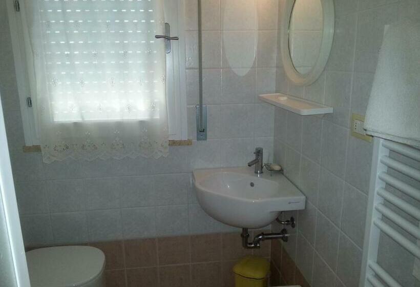 スタンダードトリプルルーム, Villa Liberty Versilia