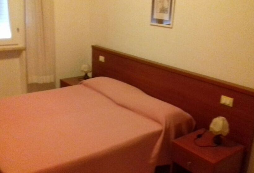 スタンダードトリプルルーム, Villa Liberty Versilia