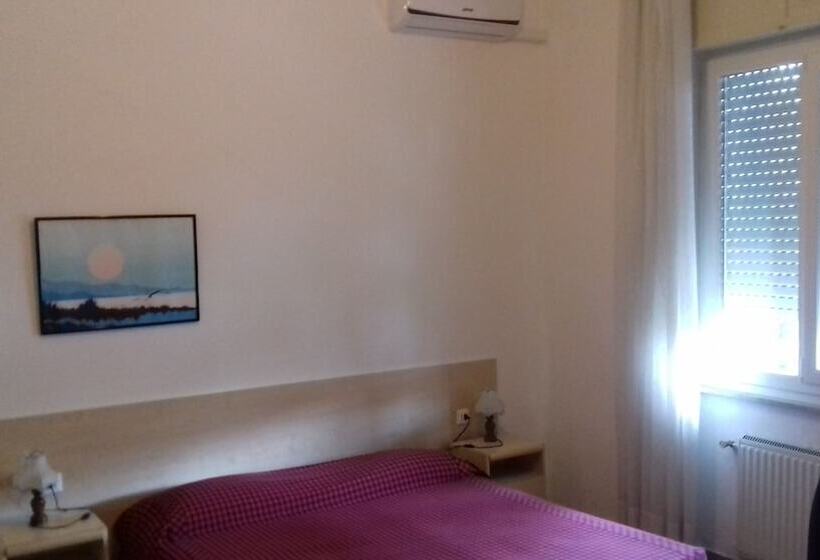 اتاق استاندارد سه نفره, Villa Liberty Versilia