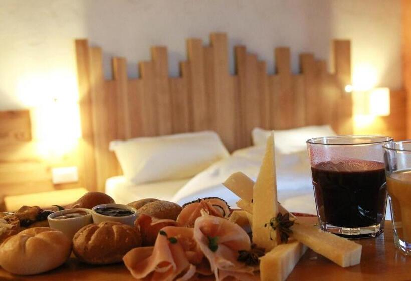 חדר משפחתי נוף להרים, Malga Millegrobbe Nordic Resort