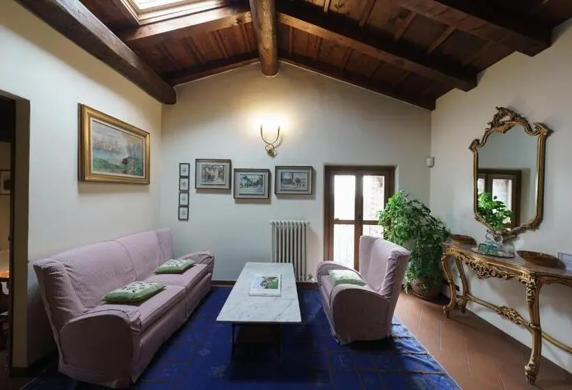 Juniorsviitti, Castello Di Cernusco Lombardone