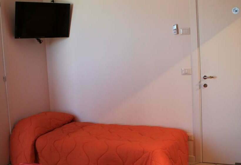 חדר סטנדרט לשלושה, Dimora Rosso Piceno