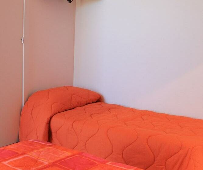 חדר סטנדרט לשלושה, Dimora Rosso Piceno