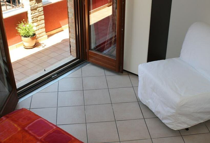 חדר סטנדרט לשלושה, Dimora Rosso Piceno