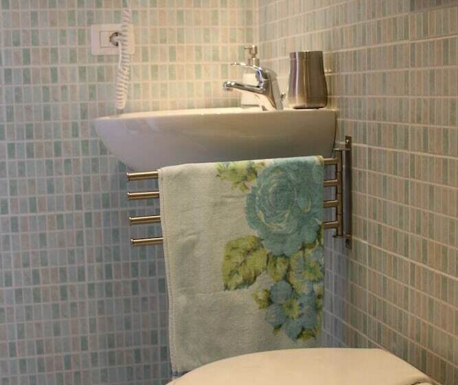 חדר סטנדרט לשלושה, Dimora Rosso Piceno