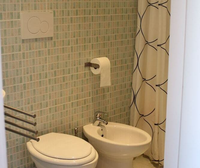 חדר סטנדרט לשלושה, Dimora Rosso Piceno