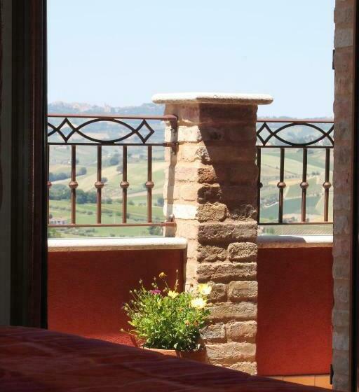 חדר סטנדרט לארבעה, Dimora Rosso Piceno