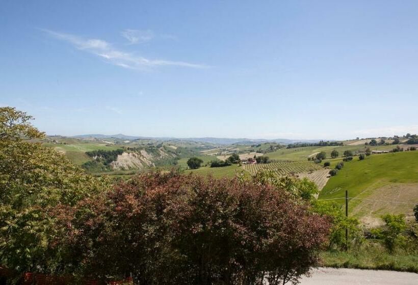 חדר סטנדרט לארבעה, Dimora Rosso Piceno