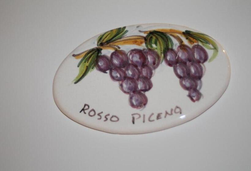 חדר סטנדרט לארבעה, Dimora Rosso Piceno