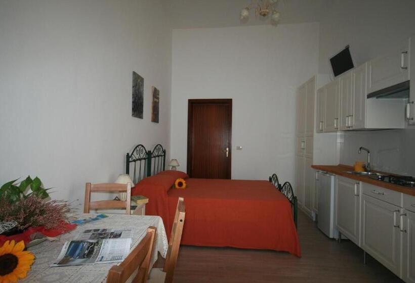 إستديو عائلى, Santa Maria De Lu Trisciulu