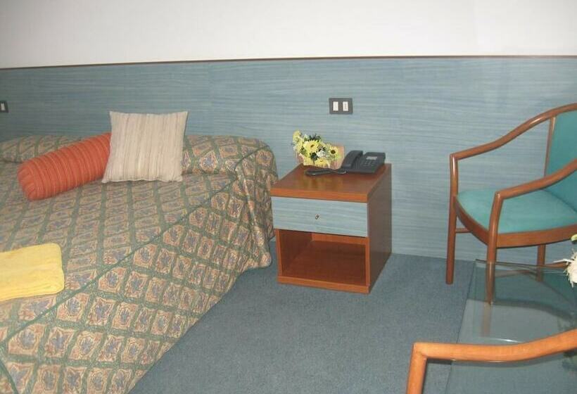 חדר סטנדרט לשלושה, Albergo Del Turista