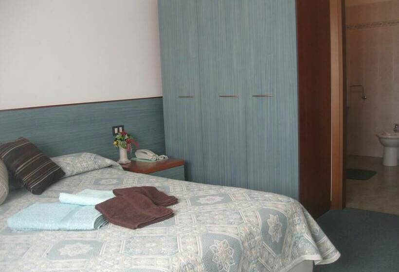 חדר סטנדרט לשלושה, Albergo Del Turista