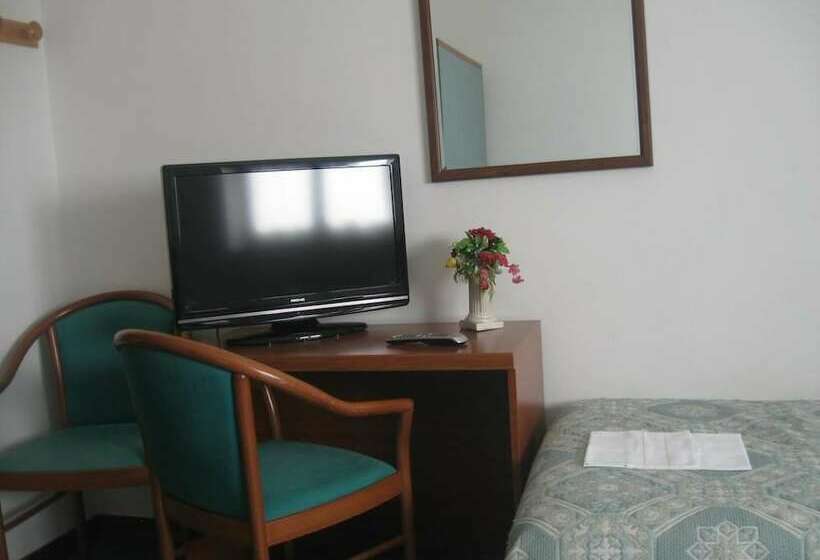 חדר סטנדרט לשלושה, Albergo Del Turista