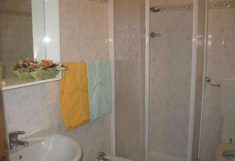 חדר סטנדרט לשלושה, Albergo Del Turista