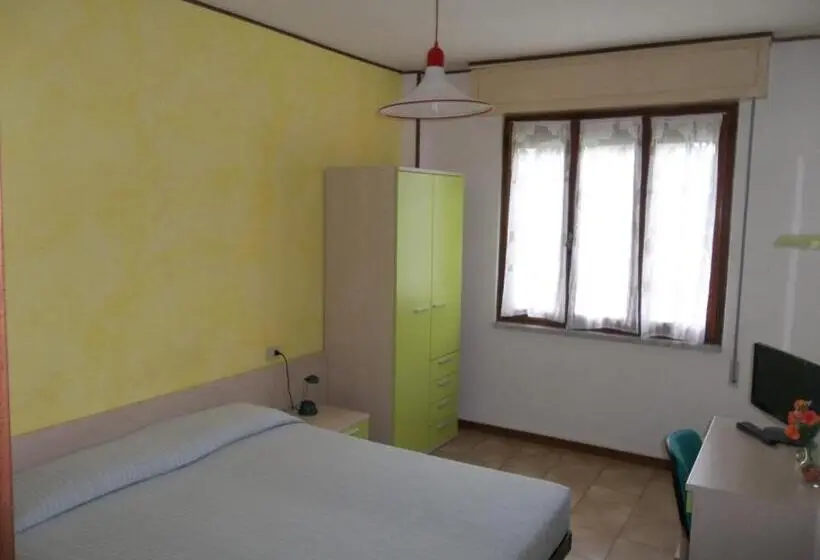 Standard Neljän Hengen Huone, Albergo Ristorante Gori