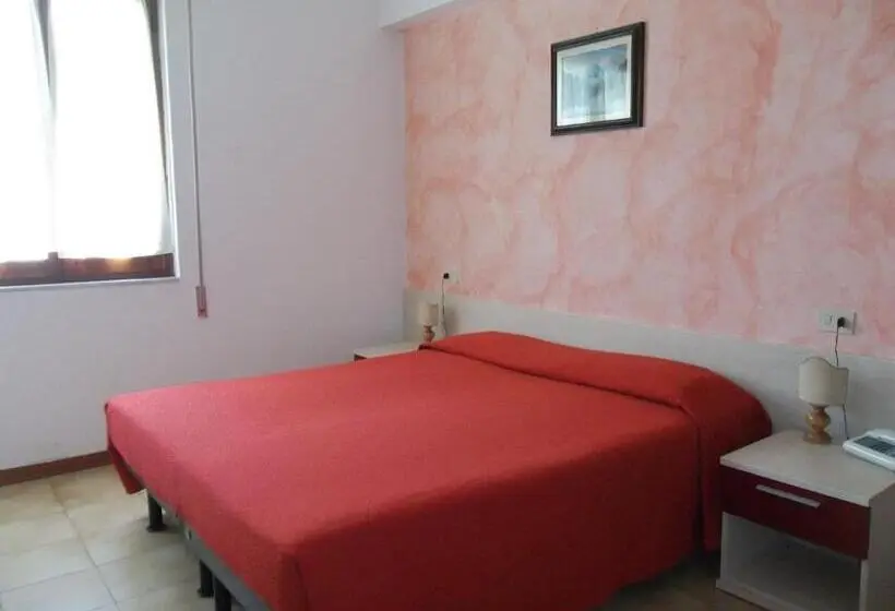 Standard Neljän Hengen Huone, Albergo Ristorante Gori