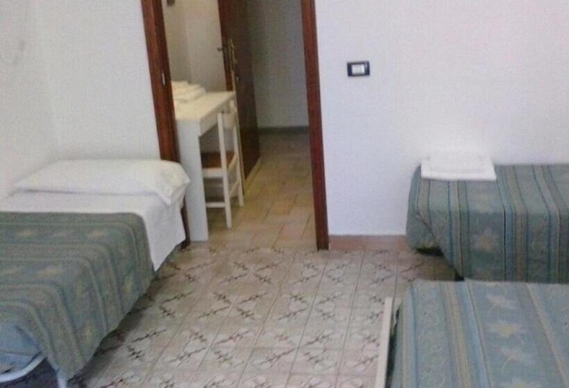 带阳台标准四人间, Aurora