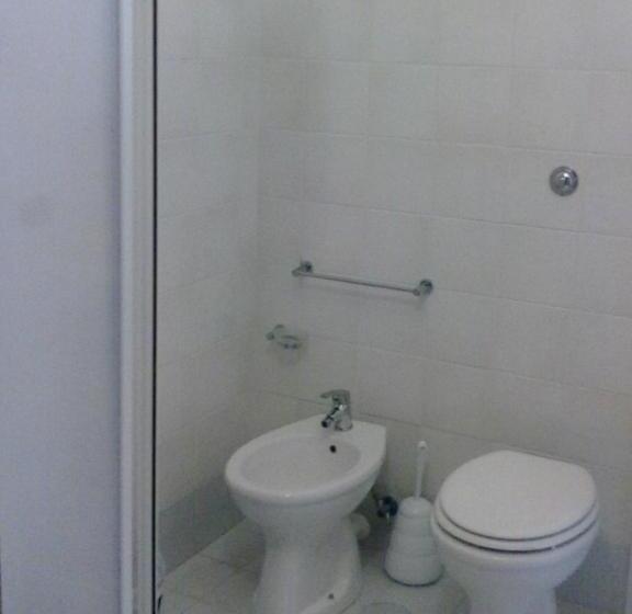 标准三人间, Aurora