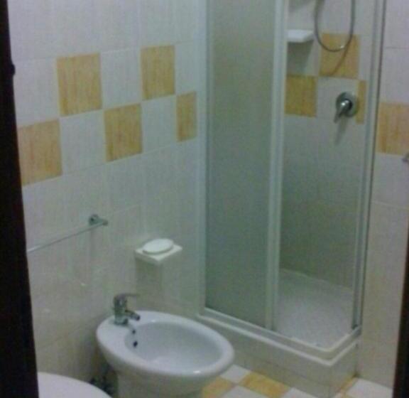 四人标准间, Aurora