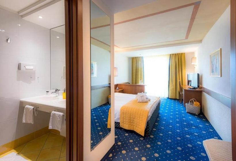 Comfort room with balcony, Ifinger