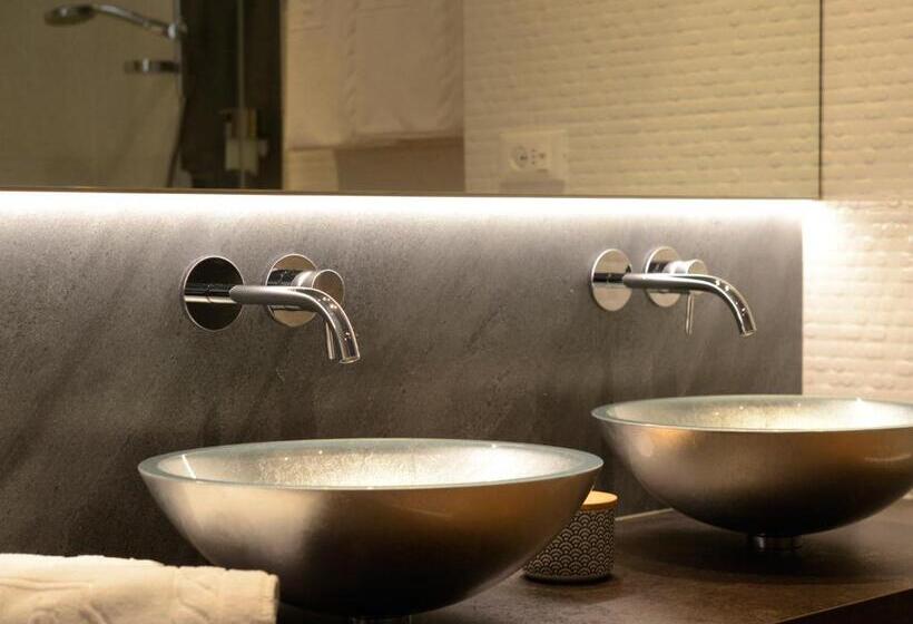 标准间带游泳池, Ifinger