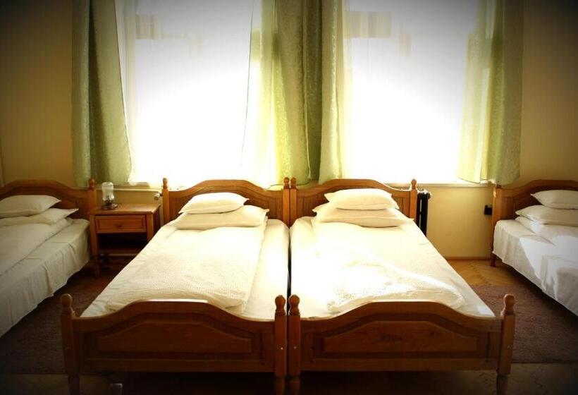 חדר סטנדרט לארבעה, Tivoli