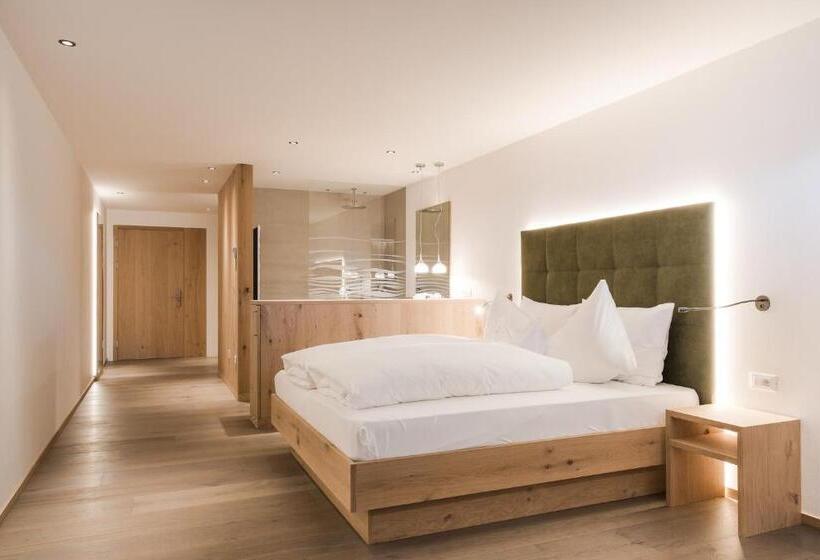 수피리어 룸, Tyrol