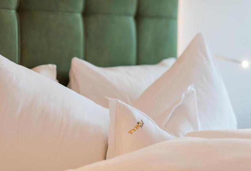 수피리어 룸, Tyrol