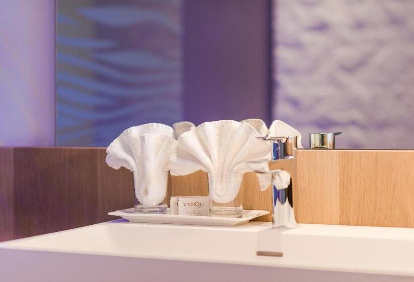 수피리어 룸, Tyrol