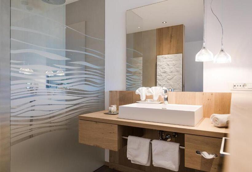 수피리어 룸, Tyrol