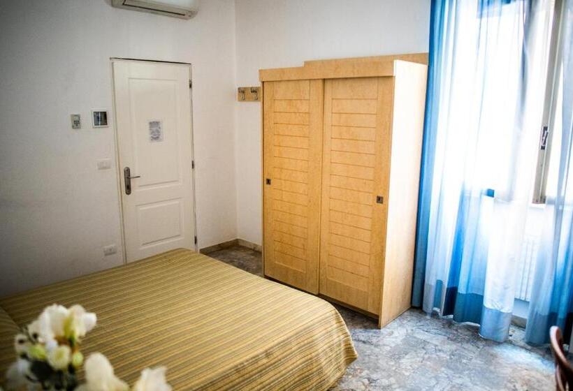 Номер Economy, West End
