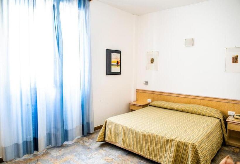 غرفة إقتصادية, West End