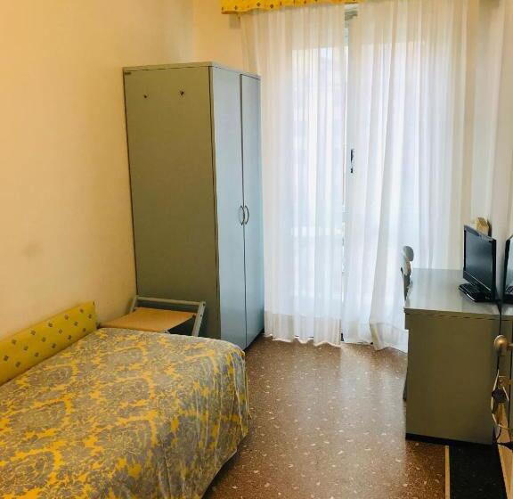 ‫غرفة فردية مزودة بتراس, West End