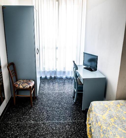 ‫غرفة فردية مزودة بتراس, West End