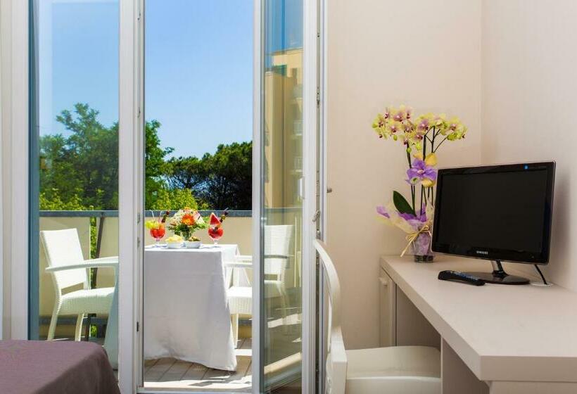 غرفة قياسية ثلاثية مزودة بشرفة, New Hotel Chiari