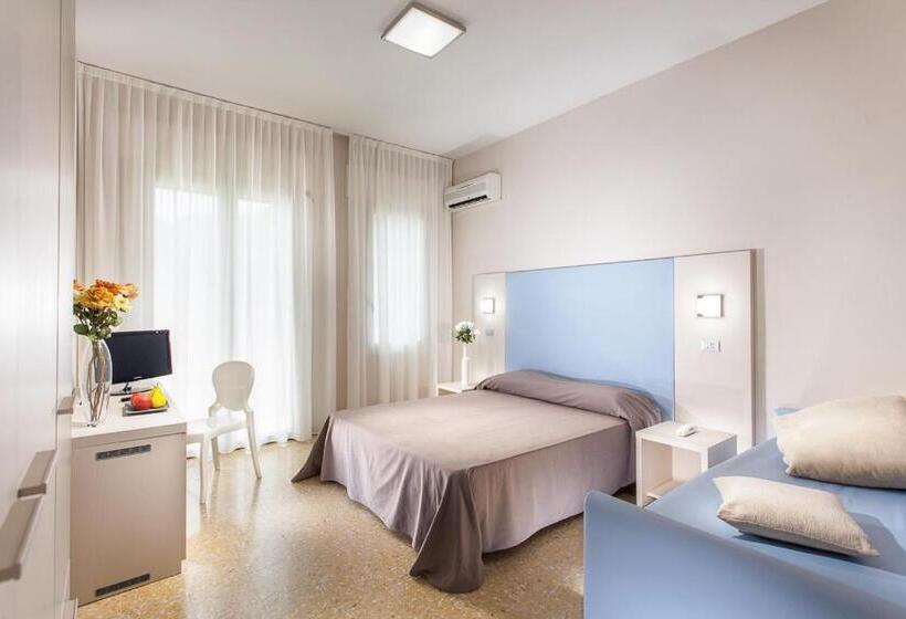 غرفة قياسية رباعية, New Hotel Chiari