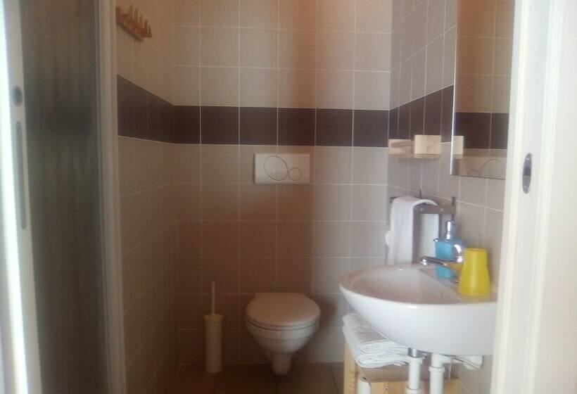 Номер Стандарт Трехместный, Ostello Casa Rossa