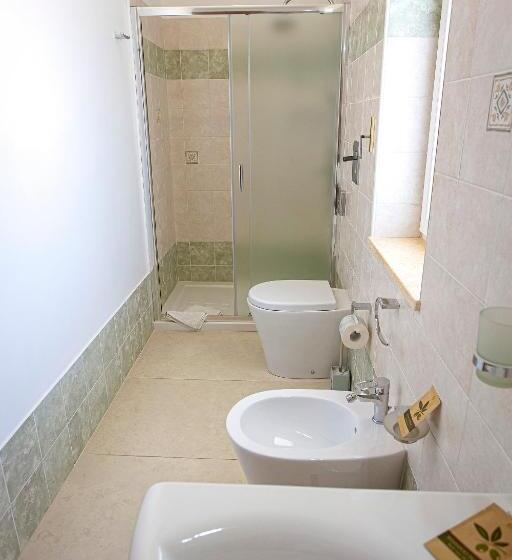 חדר סטנדרט לשלושה, Aia Grande