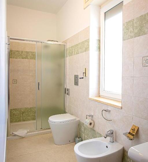 חדר סטנדרט לשלושה, Aia Grande