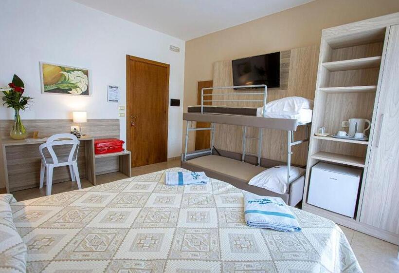 חדר סטנדרט לשלושה, Aia Grande