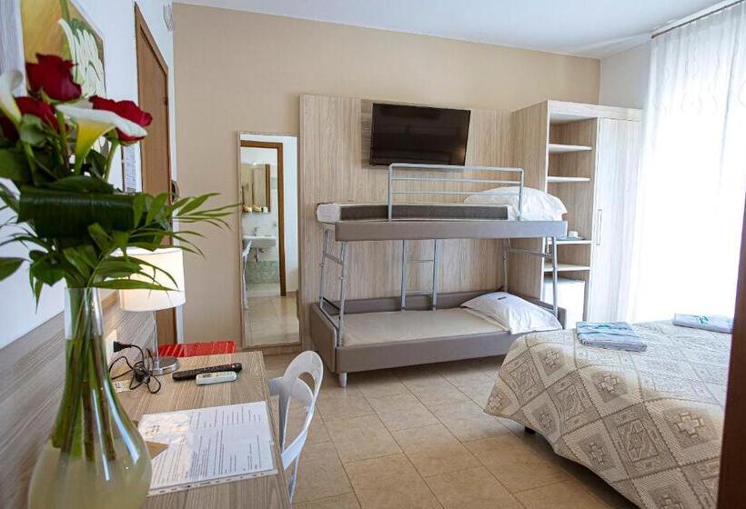 חדר סטנדרט לשלושה, Aia Grande